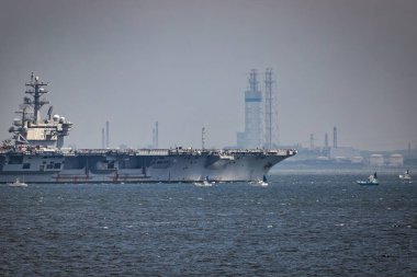 Bir Sıvı Doğal Gaz tankeri, ya da LNG, Japonya Tokyo Körfezi 'nde..