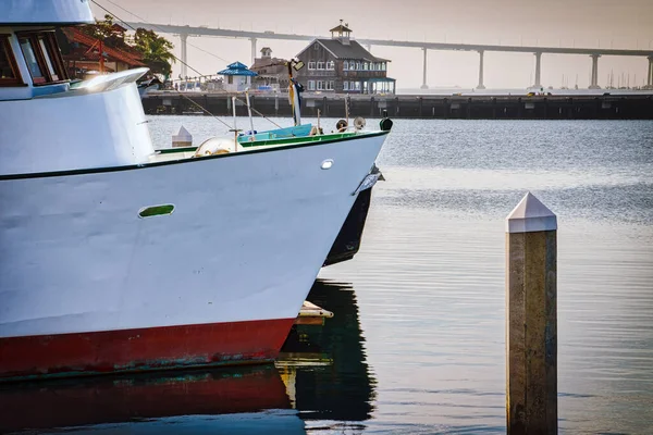 Een Vissersboot Zit Aan Een Steiger San Diego — Stockfoto