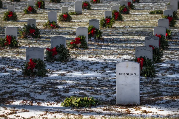 Una Corona Caída Sobre Tumba Desconocido Militar Estadounidense Cementerio Nacional —  Fotos de Stock