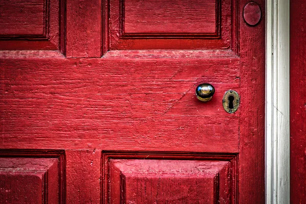 Выветриваемая Дверь Старого Дома Вирджинии — стоковое фото