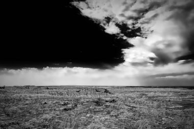 Güney Dakota 'nın çorak topraklarına bakan bir manzara.