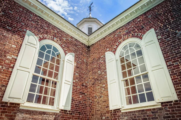 Olhando Para Antigo Tribunal Colonial Williamsburg — Fotografia de Stock