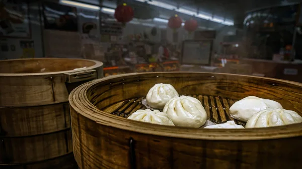 Dim Sum Asian Dumplings Cook Wooden Steamer Chinatown — Stock Photo, Image