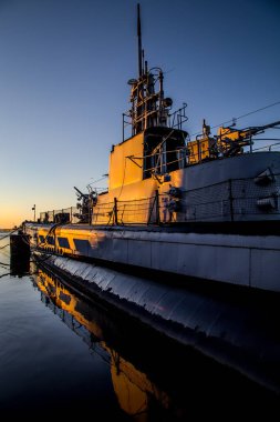 Güneş Wisconsin Deniz Müzesi 'ndeki USS Cobia' dan doğuyor..