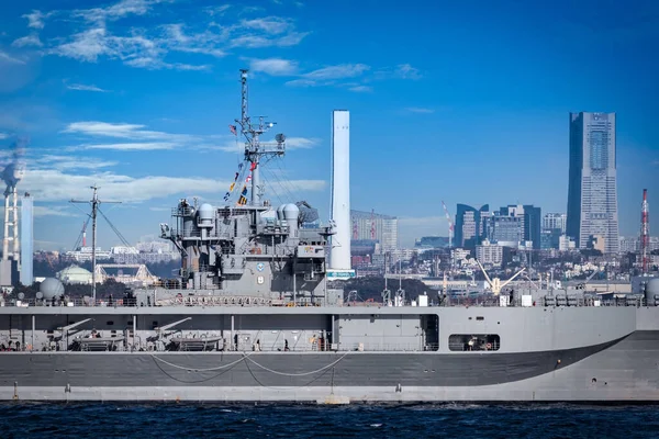 アメリカ海軍第7艦隊の旗艦であるUssブルーリッジ Lcc は太平洋に向けて出航する — ストック写真
