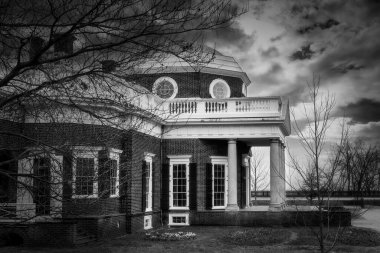 1987 'den beri UNESCO Dünya Mirasları Bölgesi olan Charlottesville, Virginia yakınlarındaki Thomas Jeffersons Monticello' nun yanı..