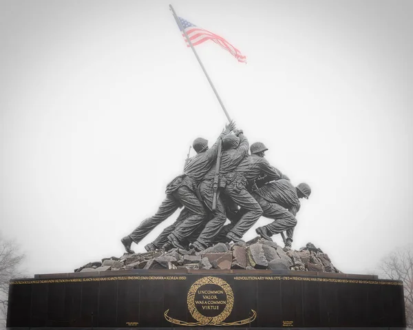 Ein Nebliger Virginia Tag Marine Corps War Memorial Arlington Virginia — Stockfoto