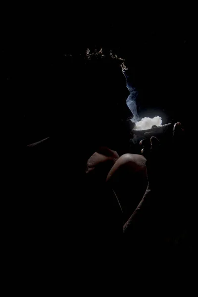 Tsukwe Бушманланд Намібія Червня 2017 Сан Чоловік Курить Труби Якості — стокове фото