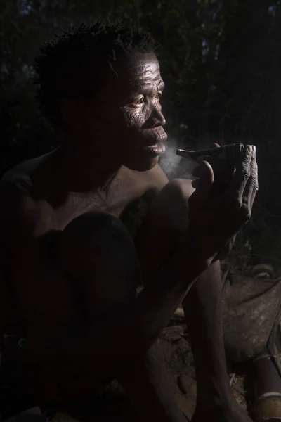 Tsumkwe Bushmanland Namíbia Junho 2017 San Man Fuma Cachimbo Como — Fotografia de Stock