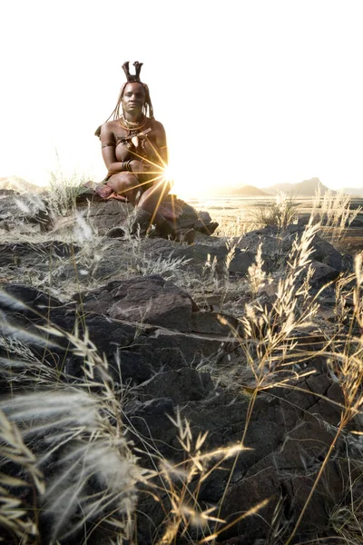 Orupembe Región Kunene Namibia Mayo 2018 Una Joven Himba Lleva —  Fotos de Stock
