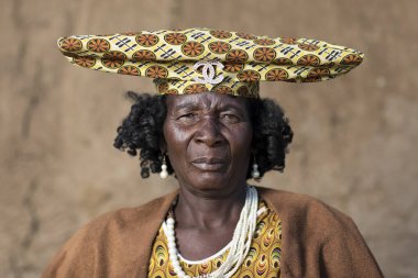 Purros, Kunene Region, Namibya-17 Mayıs 2018: Herero, 1980 kuraklığından sonra Purros bölgesine taşındı. Bugün onlar yerine bölgede çiftlik değil gelir için turistler geçen güveniyor