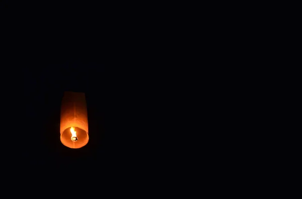 Lanternas Céu Fundo Céu Escuro Com Seu Espaço Cópia — Fotografia de Stock