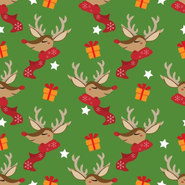 Şirin ren geyikleri hediye kutusuyla kırmızı eşarp giyer ve yeşil arka planda küçük yıldızsız desenler. Noel tatilleri çizgi film karakteri tasarımı.