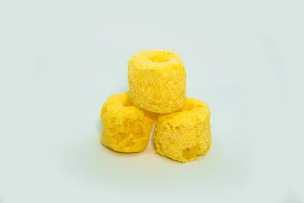 Bakade Corn Snacks Röret Form Vit Bakgrund — Stockfoto