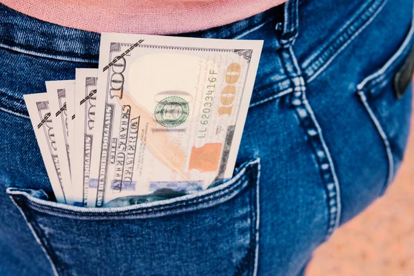 Viele 100 Dollar Scheine Der Hinteren Jeanstasche Einer Frau — Stockfoto