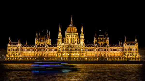 Immagine Lunga Esposizione Del Parlamento Ungherese Illuminato Budapest Notte Con Foto Stock