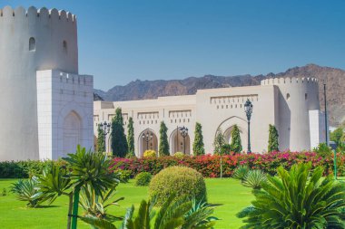Umman Sultanı Muscat 'ta Sultan Qaboos' un sarayı yakınlarındaki halk bahçeleri.