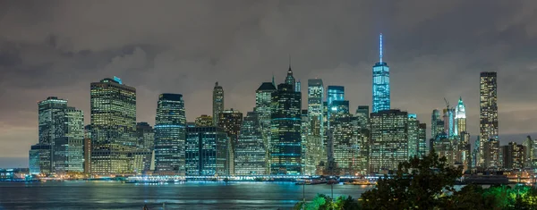 Horizonte Del Distrito Financiero Manhattan Por Noche Desde Brooklyn Bridge — Foto de Stock