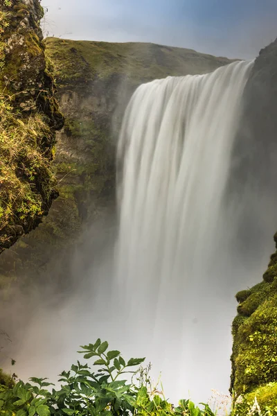 Wodospad Skogafoss Położony Obwodnicy Wzdłuż Południowego Wybrzeża Islandii Wodospad Powstaje — Zdjęcie stockowe