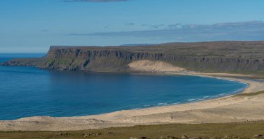 İzlanda 'nın Westfjords yarımadasındaki Latrabjarg kayalıklarının manzarası