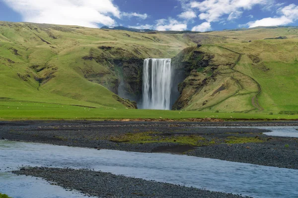 Vodopád Skogafoss Nachází Okruhu Podél Pobřeží Jižního Islandu Vodopád Tvořen — Stock fotografie