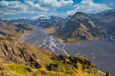 Thorsmork, Güney İzlanda 'daki buzullar Tindfjallajokull ve Eyjafjallajokull arasında bir dağ sırtı. Adını İskandinav tanrısı Thor 'dan almıştır..