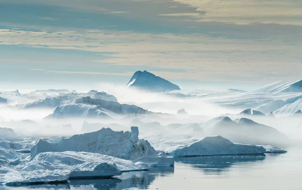 Icebergs Échoués Dans Brouillard Embouchure Glacier Près Ilulissat Groenland — Photo