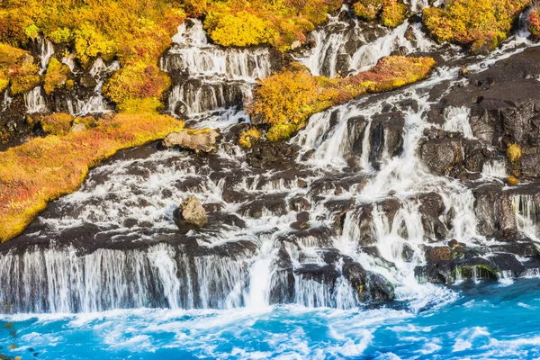 Hraunfossar Borgarfjordur Westisland Eine Reihe Von Wasserfällen Die Von Rinnsalen — Stockfoto