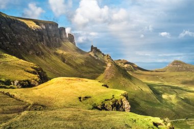 Quiraing 'in dramatik manzaraları (A' Chuith-Raing), İskoçya 'nın İskoçya' daki Skye Adası 'nda bir heyelan..