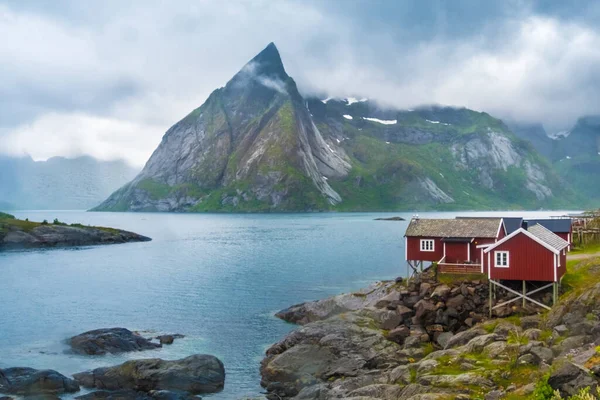 Neskutečná Krása Reine Příšerného Počasí Lofoten Ostrovy Souostroví Tradiční Čtvrti — Stock fotografie