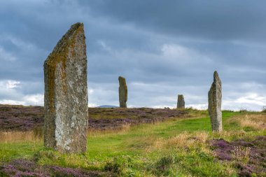 Brodgar Halkası, İskoçya 'nın en büyük Orkney adalarındaki Neolitik Henge ve Taş Çemberi. UNESCO Dünya Mirası Alanı