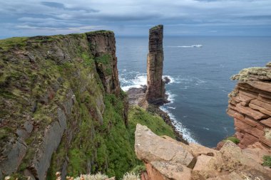 Hoy 'un Yaşlı Adamı, Hoy, Orkney Adaları, İskoç Dağları' ndaki bir deniz yığını..