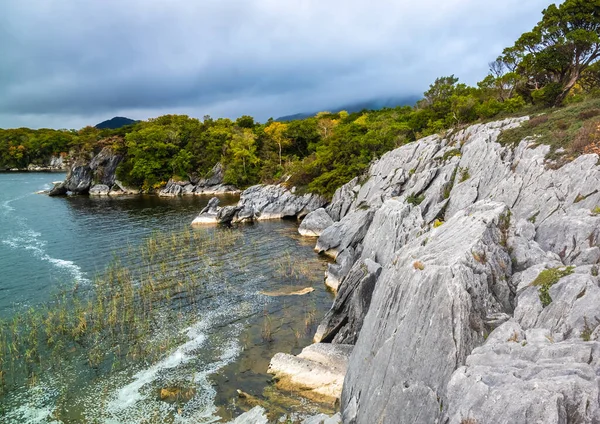 Korlátozott Partjai Lough Leane Tanulás Hivatkozva Kolostor Innisfell Legnagyobb Három — Stock Fotó