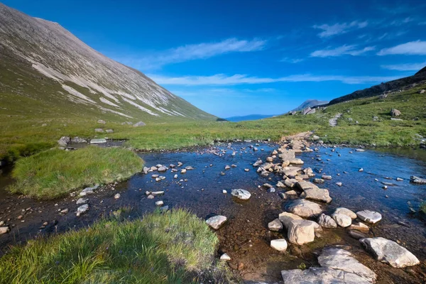 Túrázás Torridon Hills Készült Néhány Legrégebbi Sziklák Világon Egyik Leglátványosabb — Stock Fotó