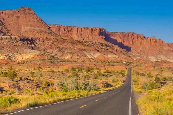 Dirigir Estradas Praticamente Vazias Áreas Escassamente Povoadas Sul Utah — Fotografia de Stock