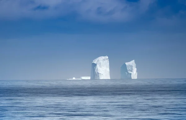 Kreuzfahrtschiff Stößt Auf Eisberg Erpel Passage Antarktis — Stockfoto