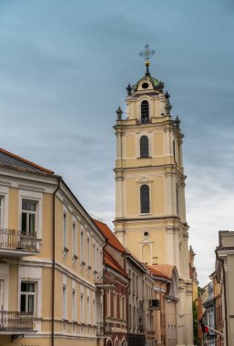 St. Johns Kilisesi, Aziz John Vaftizci ve Aziz John Havari ve Evangelist, Eski Vilnius Kasabası, Litvanya ve üniversitenin hakimidir (.
