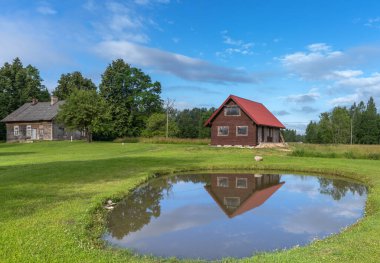 Çekici Sigulda 'daki Lakeside kamp alanı, Letonya' nın Vidzeme Bölgesi 'ndeki Gauja Nehri vadisinde küçük bir kasaba.