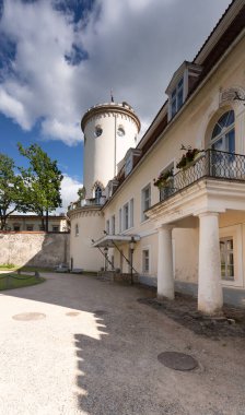 Cesis Castle, Letonya 'daki en ikonik ortaçağ kalelerinden biri. Kalenin temelleri 800 yıl önce Livonyalı Kılıç Kardeşler tarafından atılmıştı..