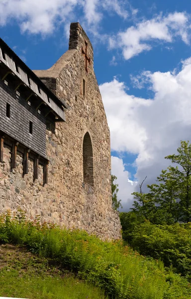 Zamek Sigulda Położony Wzgórzu Widokiem Pradawną Dolinę Rzeki Gauja Parku — Zdjęcie stockowe