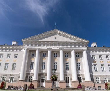 Estonya 'nın en eski ve en ünlü üniversitesi olan Tartu Üniversitesi' nin ana akademik binası