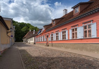 Eski Tartu kasabası, Estonya 'nın ikinci büyük şehri. Ve ülkenin en eski ve en ünlü üniversitesine ev sahipliği yapan entelektüel merkezi.