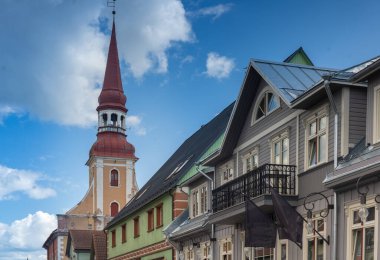 Eski Parnu kasabası, Estonya 'nın dördüncü büyük şehri ve Baltık Denizi kıyısında büyüleyici eski bir kasabası ve büyük plajları olan popüler bir tatil beldesi..