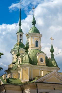 St. Catherine Kilisesi, Eski Parnu kasabası, Estonya 'nın dördüncü büyük şehri ve büyüleyici eski bir kasabası ve Baltık Denizi kıyısında büyük plajları olan popüler bir tatil beldesi..