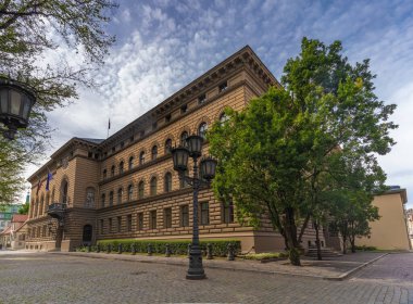 Saeima, Riga 'daki Letonya Cumhuriyeti parlamentosu orantılı temsilcilikle seçilen 100 üyeden oluşan tek kamaralı bir parlamento.