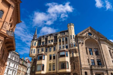 Riga, Ltvia 'nın büyüleyici caddeleri. 1209 yılında kurulan eski kenti UNESCO Dünya Mirası Alanı 'dır..