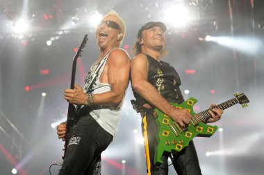 Rio de Janeiro, Brezilya, 4 Ekim 2019.Gitaristler Rudolf Schenker ve rock grubu Scorpions 'dan Matthias Jabs Rio de Janeiro' daki bir Rock konserinde.