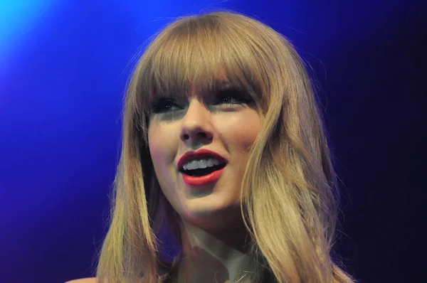 Rio de Janeiro, 8 Aralık 2009. Şarkıcı Taylor Swift, Brezilya 'nın Rio de Janeiro kentindeki HSBC Arena' da sergiledi..