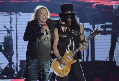 Rio de Janeiro, 24 Eylül 2017. Şarkıcı Axl Rose ve gitarist Slash Rio de Janeiro, Brezilya 'daki Rock 2017' deki konserde.