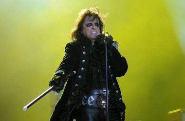 Rio de Janeiro, 24 Eylül 2015. Vokalist Alice Cooper Rio de Janeiro, Brezilya 'da Rock' ta Hollywood Vampirleri grubunun konseri sırasında